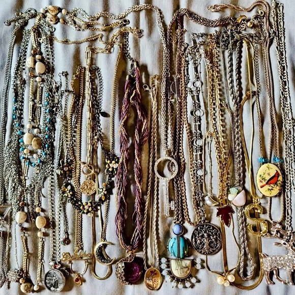 1 LB pound Estate Sale jewelry lot~ Gold Silver rhinestones pearls - Picture 6 of 7